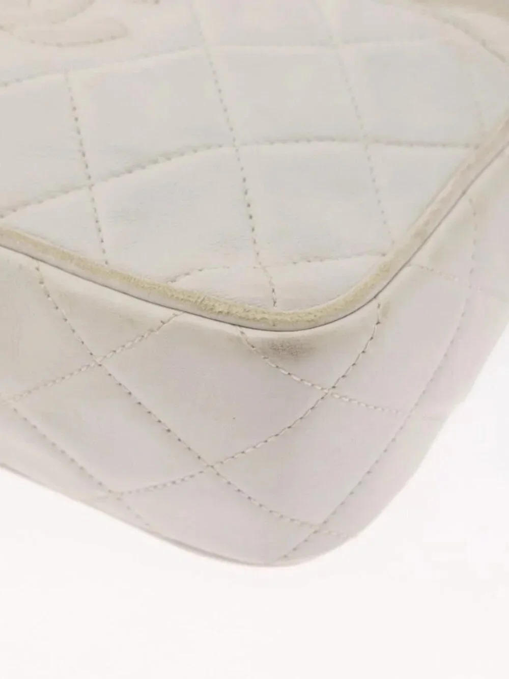 CHANEL Matelasse Shoulder Bag Lamb Skin White Gold CC Auth BA9689